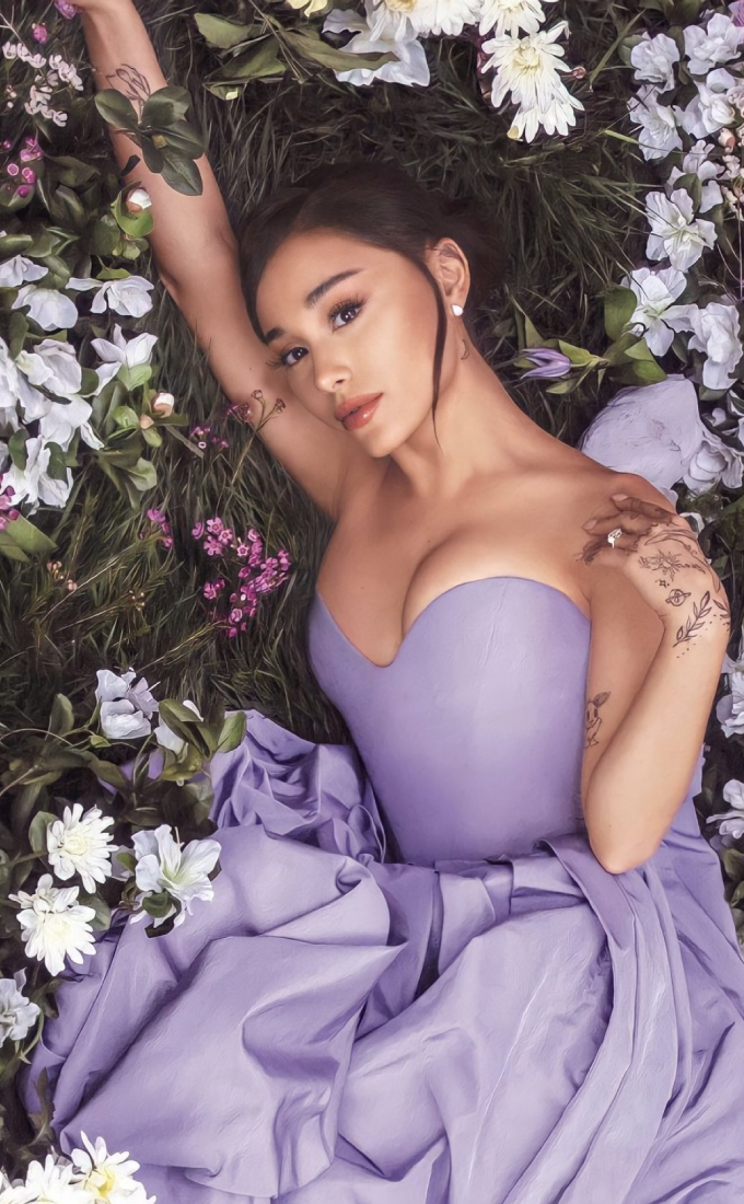 Ariana Grande Perfume Banner